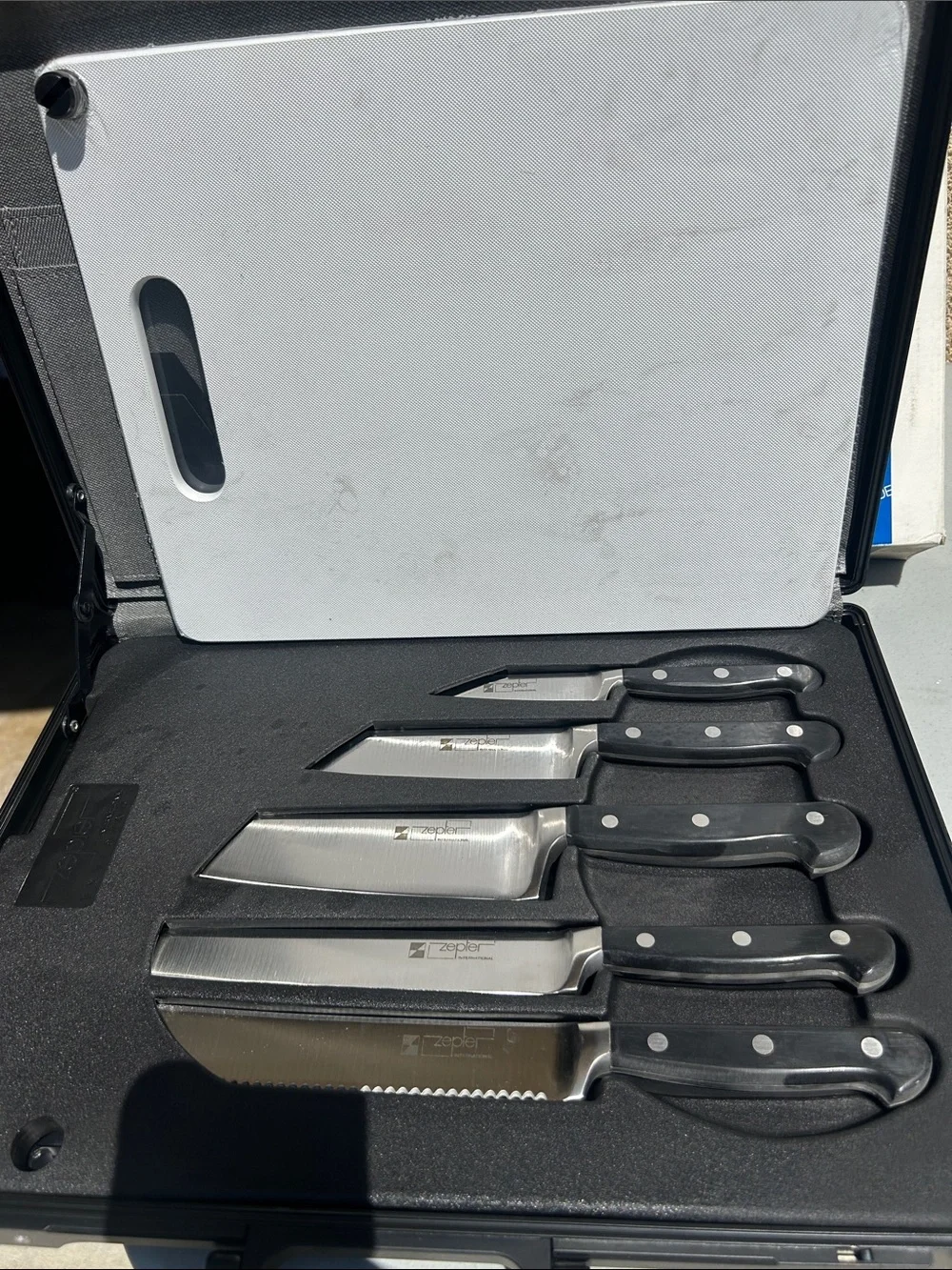 Zepter International Knife Set with Case with cutting board Made in Italy - New